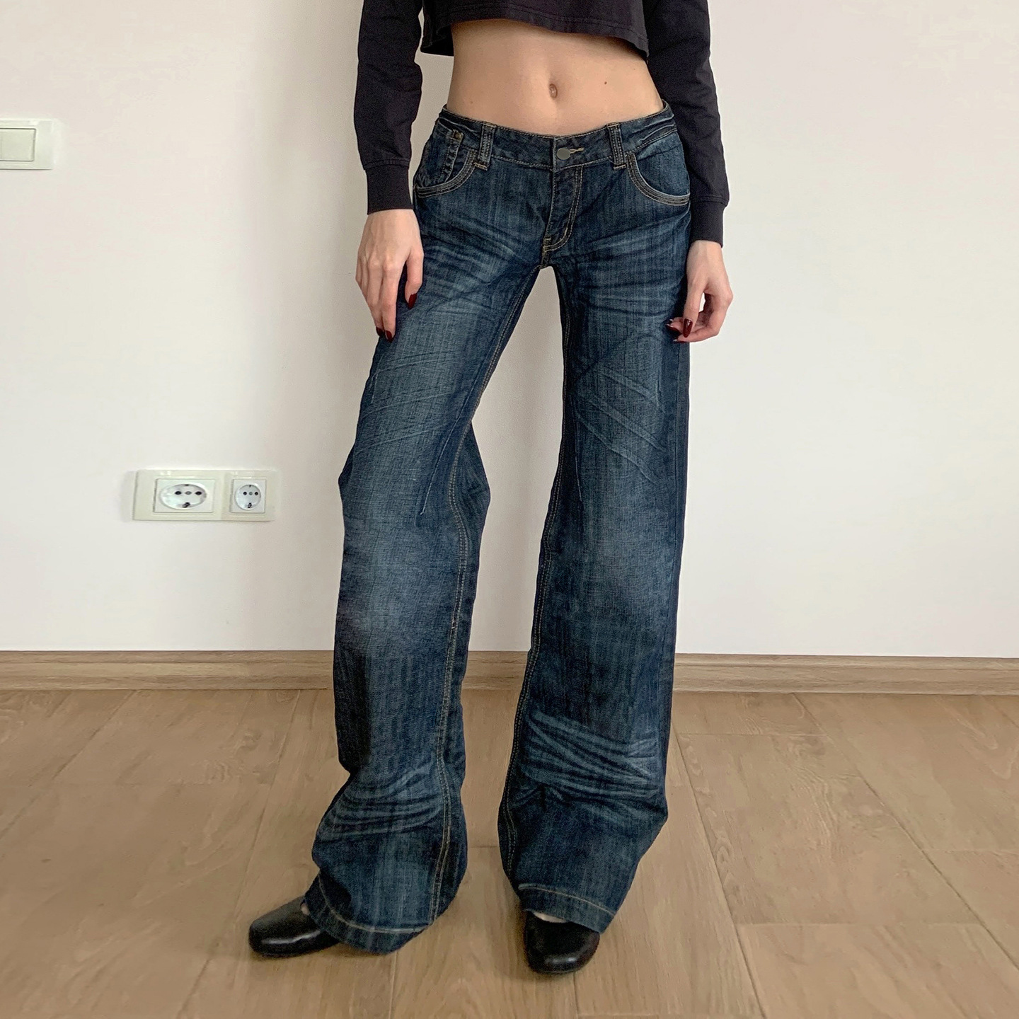 Retro hottie style low-waist washed whiskered distressed jeans casual pleated trousers